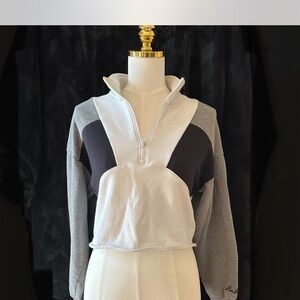 Excellent Cropped Hollister Gray and Black Quarter-Zip Pullover Colorblock Small